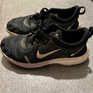 Nike Flex FlexExperience 8 | Size: 7.5
